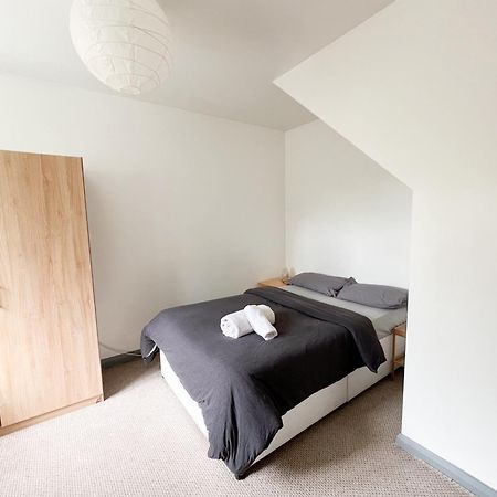 Well-Equipped 4 Bedroom House Close To City Centre Leeds  Exteriör bild