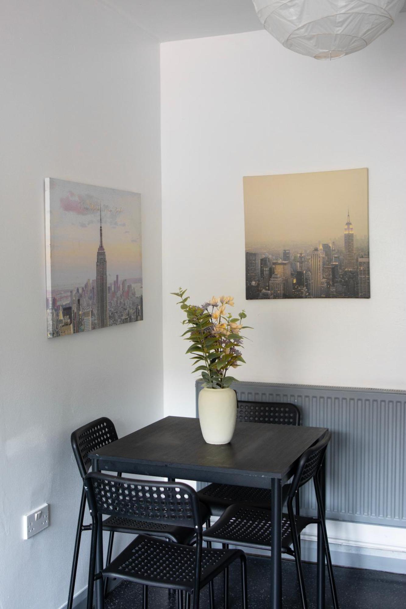 Well-Equipped 4 Bedroom House Close To City Centre Leeds  Exteriör bild