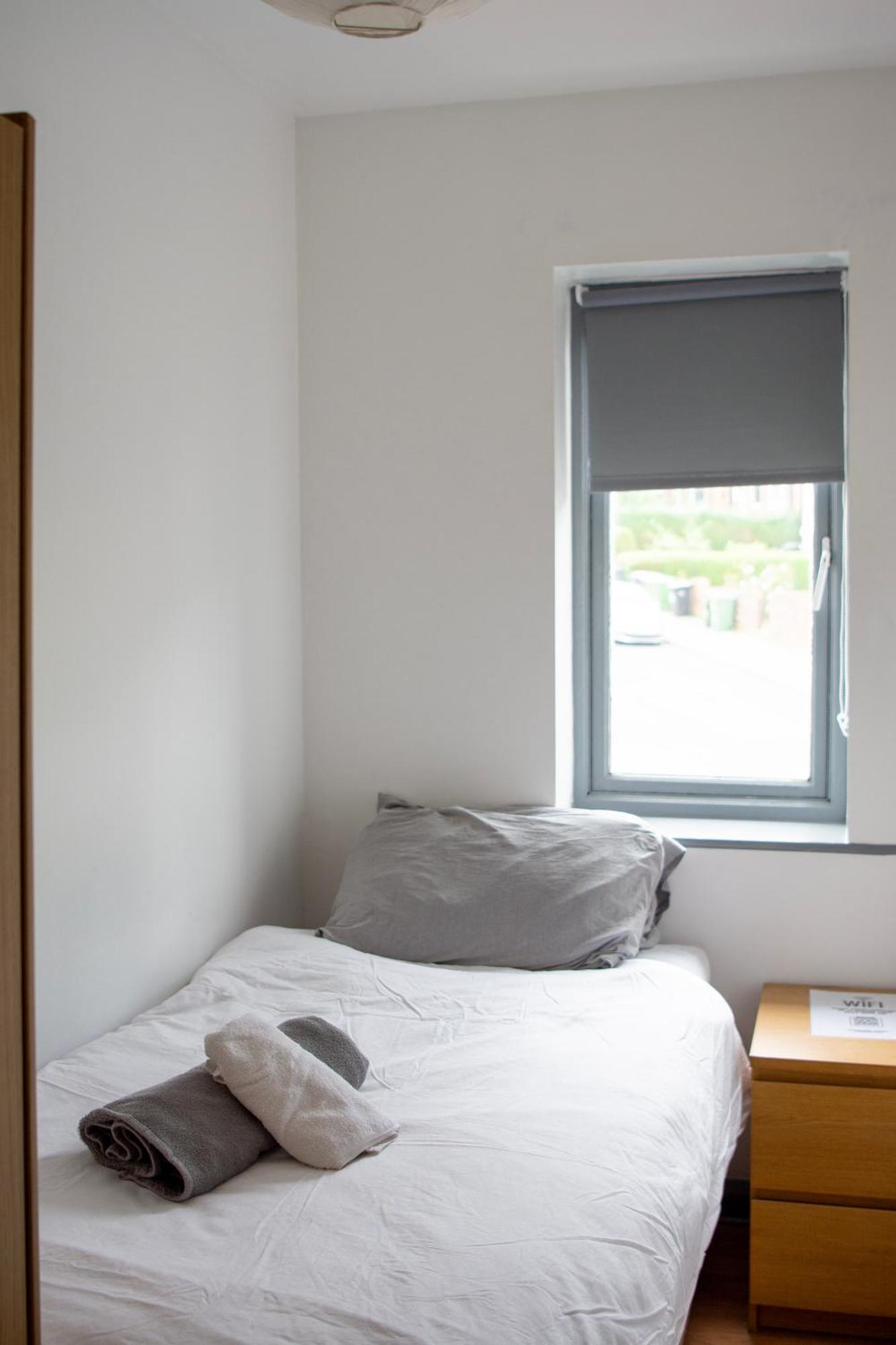 Well-Equipped 4 Bedroom House Close To City Centre Leeds  Exteriör bild