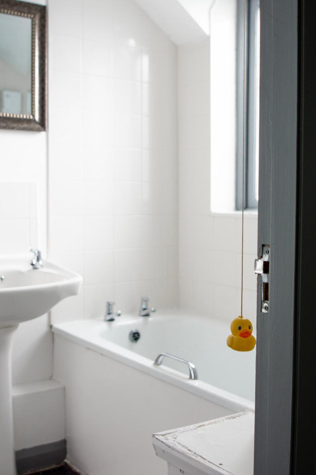 Well-Equipped 4 Bedroom House Close To City Centre Leeds  Exteriör bild
